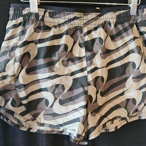Nike Dri-Fit Women's Athletic Shorts Medium **Has a Snag on Side, See Photo**